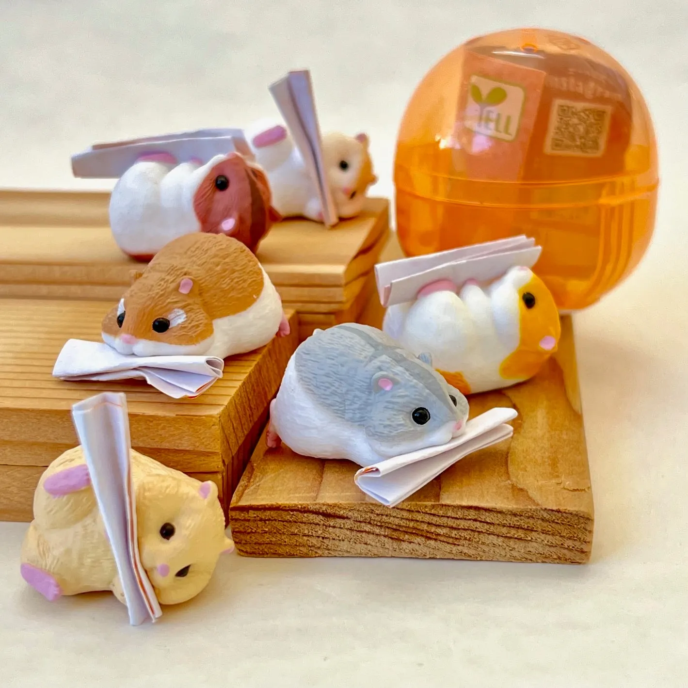 70266 Hamster Fortune Teller Figurine Capsule-6