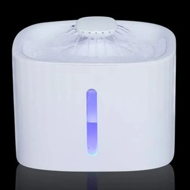 Automatic water feeder Size: 195*195*152MM Material: PP Color:white Without Lighted models