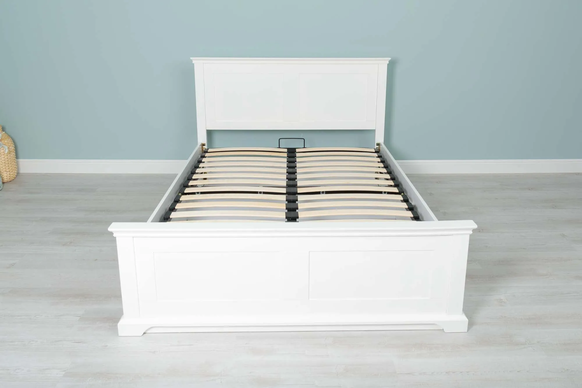 Chilgrove Bright White Ottoman Storage Bed Frame - 4ft6 Double