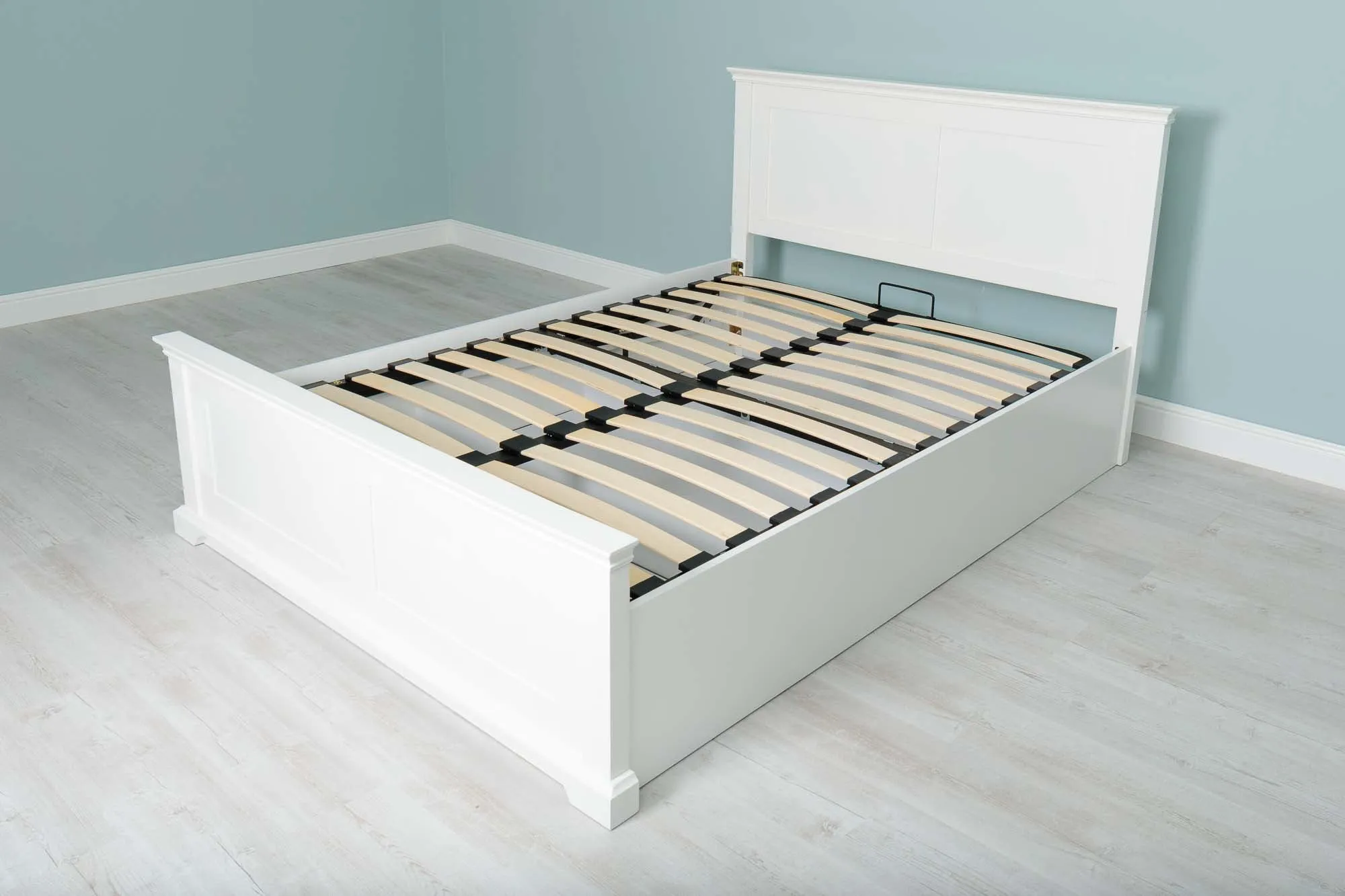 Chilgrove Bright White Ottoman Storage Bed Frame - 4ft6 Double